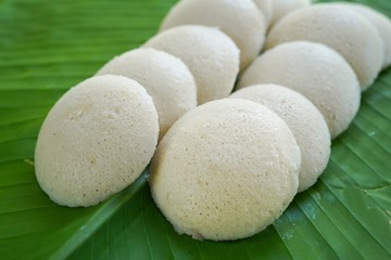 Fototapeta na wymiar Idlis /Steamed rice cakes - South Indian breakfast served in banana leaf, selective focus