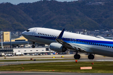 離陸するジェット旅客機