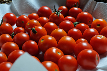tomaten im korb