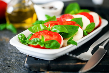  italian caprese salad