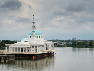 Fototapeta premium Kuching Floating Mosque (Masjid India), Sarawak, Malaysia