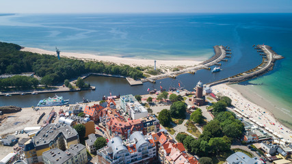 Kołobrzeg – piękne miasto i uzdrowisko nad Morzem Bałtyckim z lotu ptaka - obrazy, fototapety, plakaty