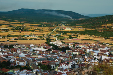 Fototapeta na wymiar Maravilloso pueblo de España con sus campos y típico colorido