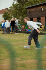 Obraz premium Senior Woman Placing Her Shot