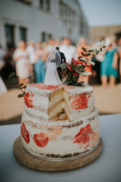 naked cake on vintage boho wedding