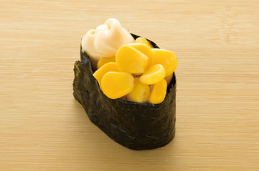 コーン軍艦 © Shin