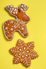 Fototapeta na wymiar gingerbread (festive atmosphere christmas) happy new year. top food background. copy space