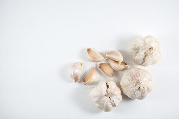 Obraz na płótnie Canvas Garlic heads and garlic seeds