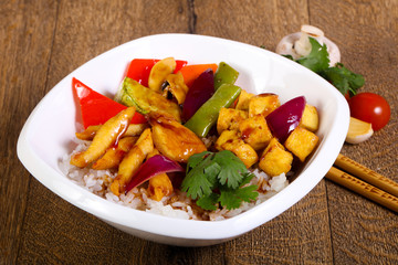 Wok with rice, cheese and tofu