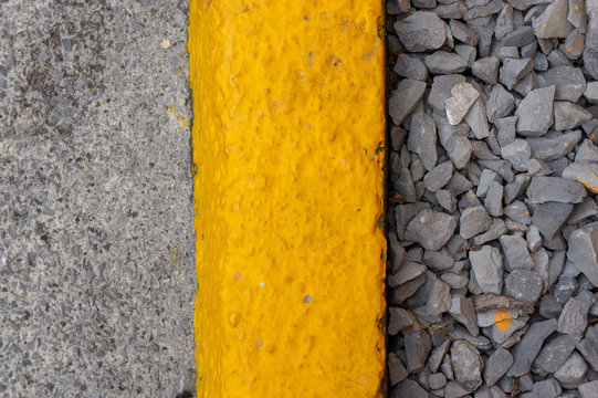 Textura grava guarnici&oacute;n y acera