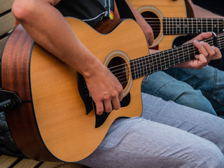 Nahaufnahme eines Gitarrenspiels