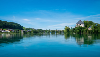 Fototapeta na wymiar Mattsee, Salzburger Land, Österreich, an einem sonnigen Sommertag