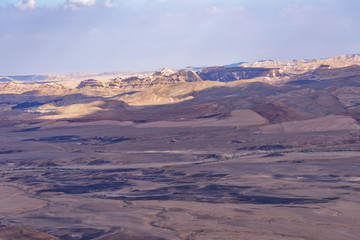 Fototapeta na wymiar Wide panorama of the Makhtesh Ramon, Makhtesh Ramon, a geological feature of Negev desert, in Israel. Natural sightseeing