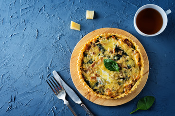 bacon spinach quiche with fresh spinach leaves