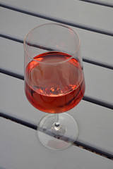 roséwein im glas