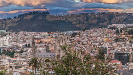 Fototapeta premium quito al tramonto ecuador