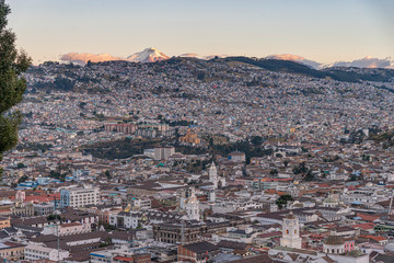 Fototapeta premium quito al tramonto ecuador