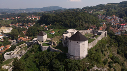 Fototapeta na wymiar old castle tower in Tešanj 
