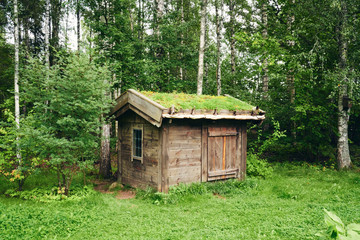 H&uuml;tte im Wald Schutzh&uuml;tte Natur alt