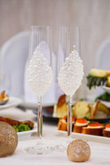 wedding decorations on the wedding day for the newlyweds