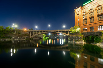 Fototapeta na wymiar Evening in downtown Spokane Washington on the Spokane River near the historic utility building in Riverfront Park