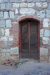 puerta de piedra