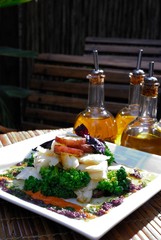 Restaurante Capim Santo..Bacaçlhau confit com Brócolis, batata doce, pesto de pimentão vermelho, azeitonas pretas e ervas