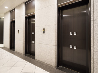 オフィスビルのエレベーター