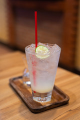 iced lemonade juice with fresh lime