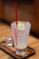 iced lemonade juice with fresh lime