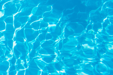 Plakat Blue pool water with sun reflections
