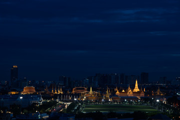 Fototapeta premium Luscious gold of Wat Phra Kaew at twilight time, Bangkok, Thailand