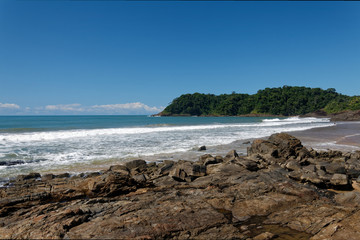 Kamienista plaża w Brazyli © Miroslaw