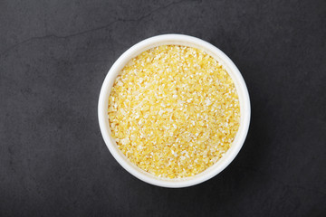 A bowl with crushed maiz