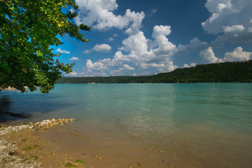 Wunderschöner Lac de Vouglans im Franche Comté