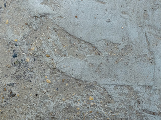 mur en béton gris présentant des asperités en surface