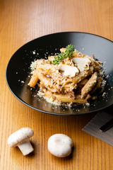 Penne pasta with mushrooms sauce