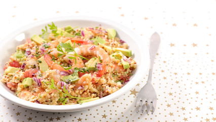 mixed salad with shrimp, avocado, grapefruit and bulgur