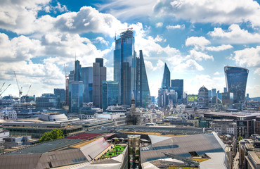 Obraz premium City of London view at sunny summer day. View includes skyscrapers of the financial area. London, UK