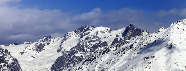 Fototapeta na wymiar High winter mountains at nice sunny day
