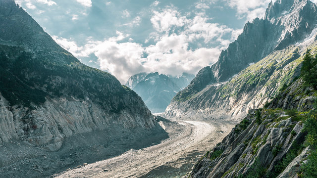 Vue panoramique sur la Mer de Glace dans les alpes fran&ccedil;aises