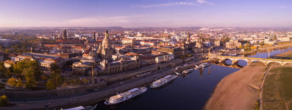 Dresden - Panorama der Elbe, Blick zur Inneren Altstadt
