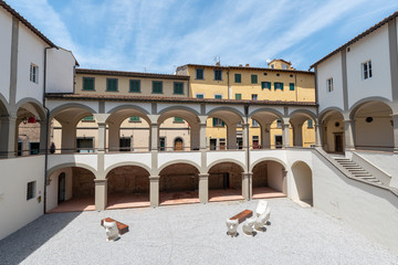 Fototapeta na wymiar Cloister of San Domenico church in San Miniato, Florence
