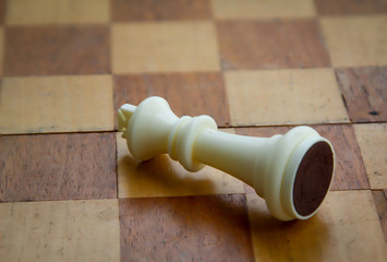 Aufgabe, Schach Matt, König liegt auf dem Schachbrett
