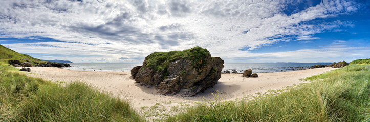 Fototapeta na wymiar Rocks on Beach