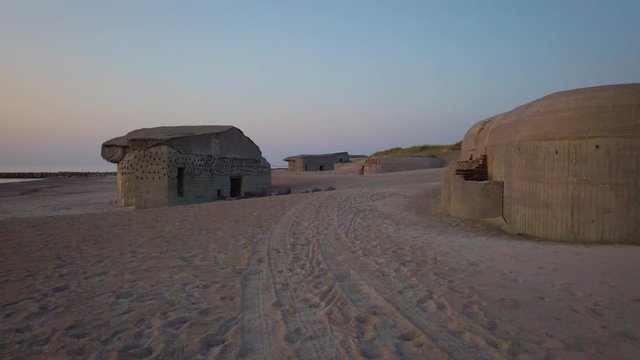 Bunker des Atlantik Wall bei Sonnenaufgang in D&auml;nemark, Thyboron bei Aalborg