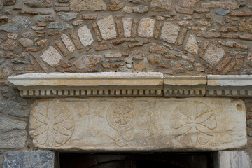 Von einem Hotel überbaute orthodoxe Kapelle, Athen, Griechenland