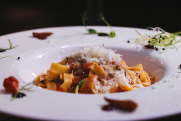 White plate with sphagetti