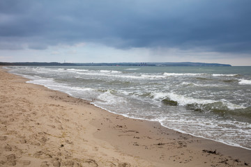 Dunkle Wolken an der Küste, Binz, Insel Rügen, Mecklenburg-Vorpommern, Deutschland, Europa