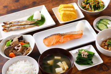 和食の集合、テーブル